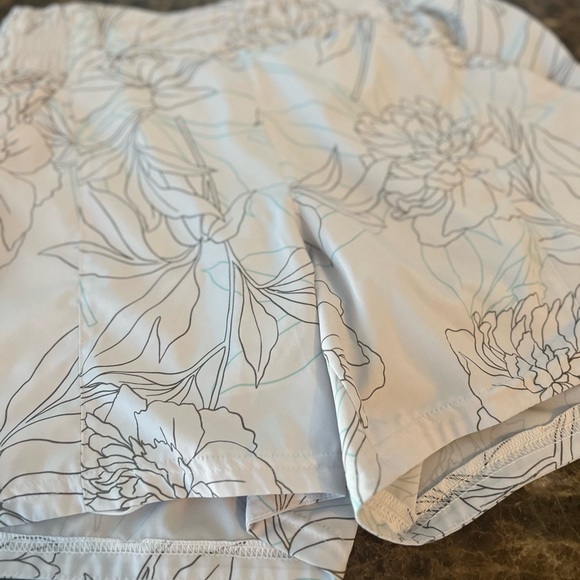 Columbia Sportswear Floral Print Athletic Shorts Coastal Chic Summer Size Medium - Picture 3 of 8